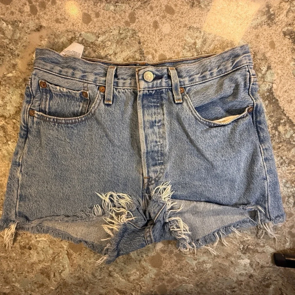 Levis Premium 501 Original Cut Off Shorts Medium Wash Blue Denim High Rise‎ 27